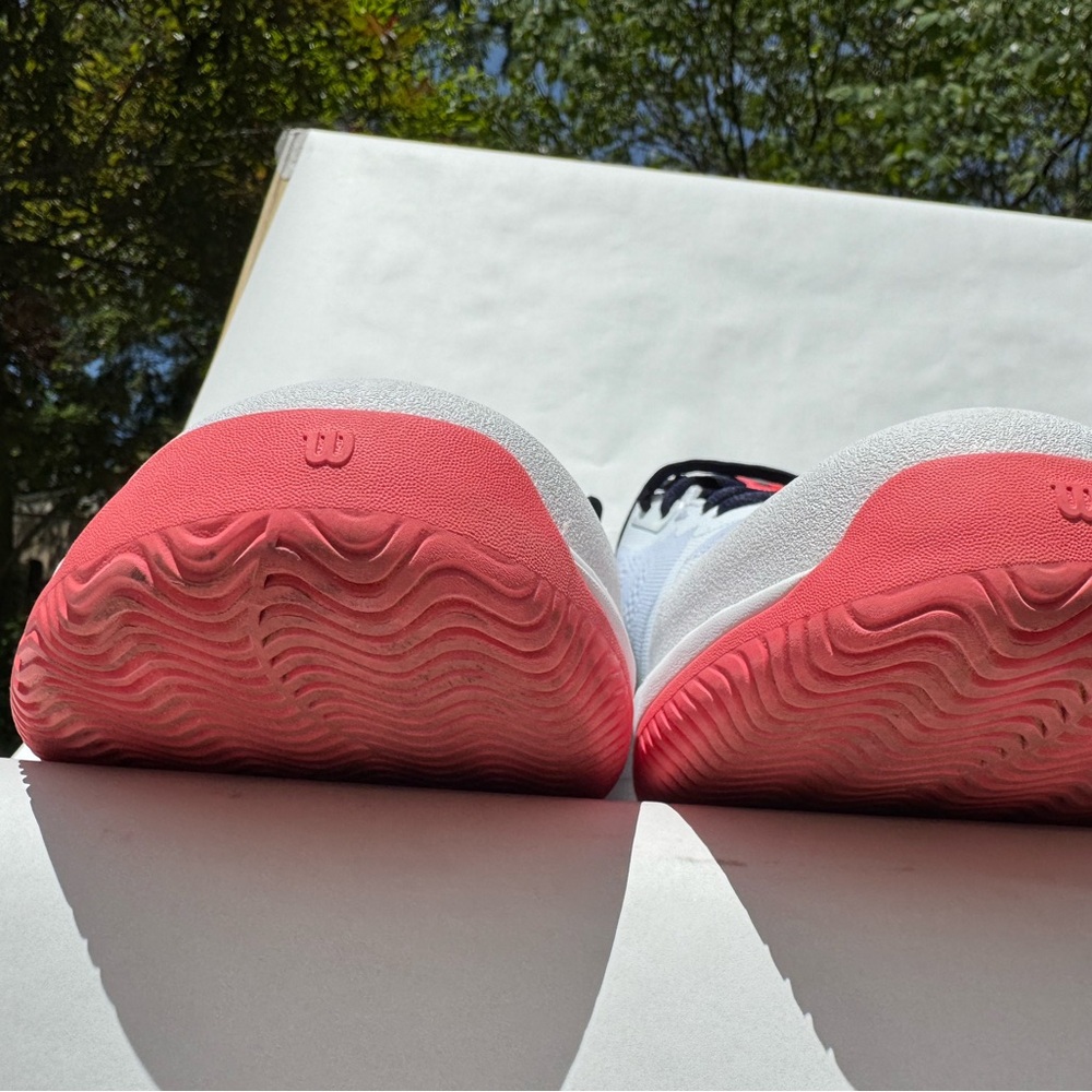 Wilson Court Shoes Intrigue pro women’s size 9 NWOT - Picture 16 of 16